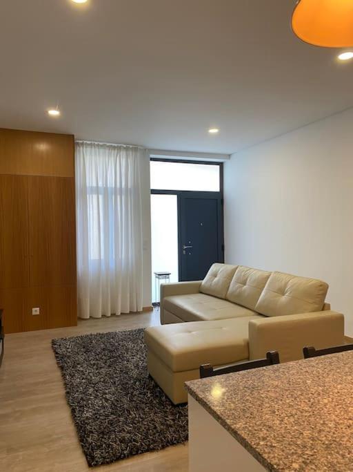 Em Apartment *